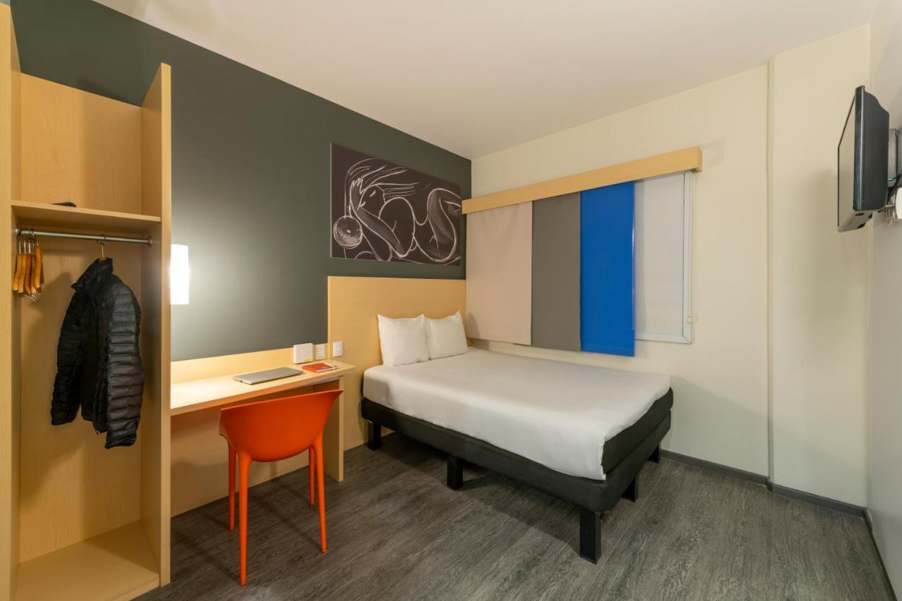 Отель Ibis Керетаро Экстерьер фото