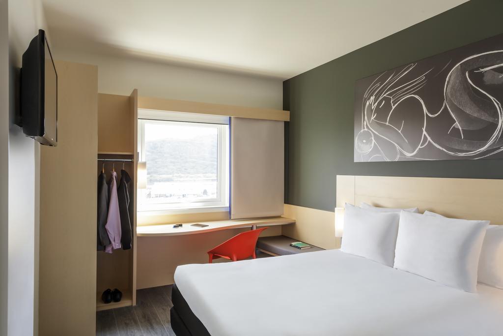 Отель Ibis Керетаро Экстерьер фото