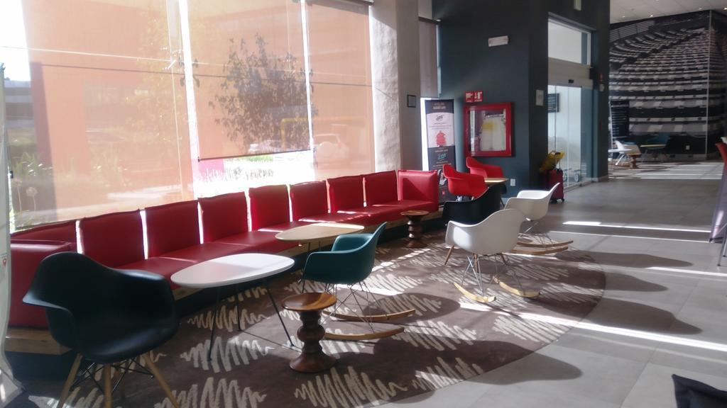Отель Ibis Керетаро Экстерьер фото