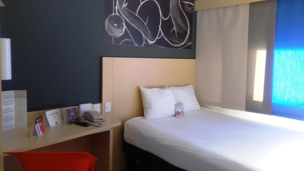Отель Ibis Керетаро Экстерьер фото