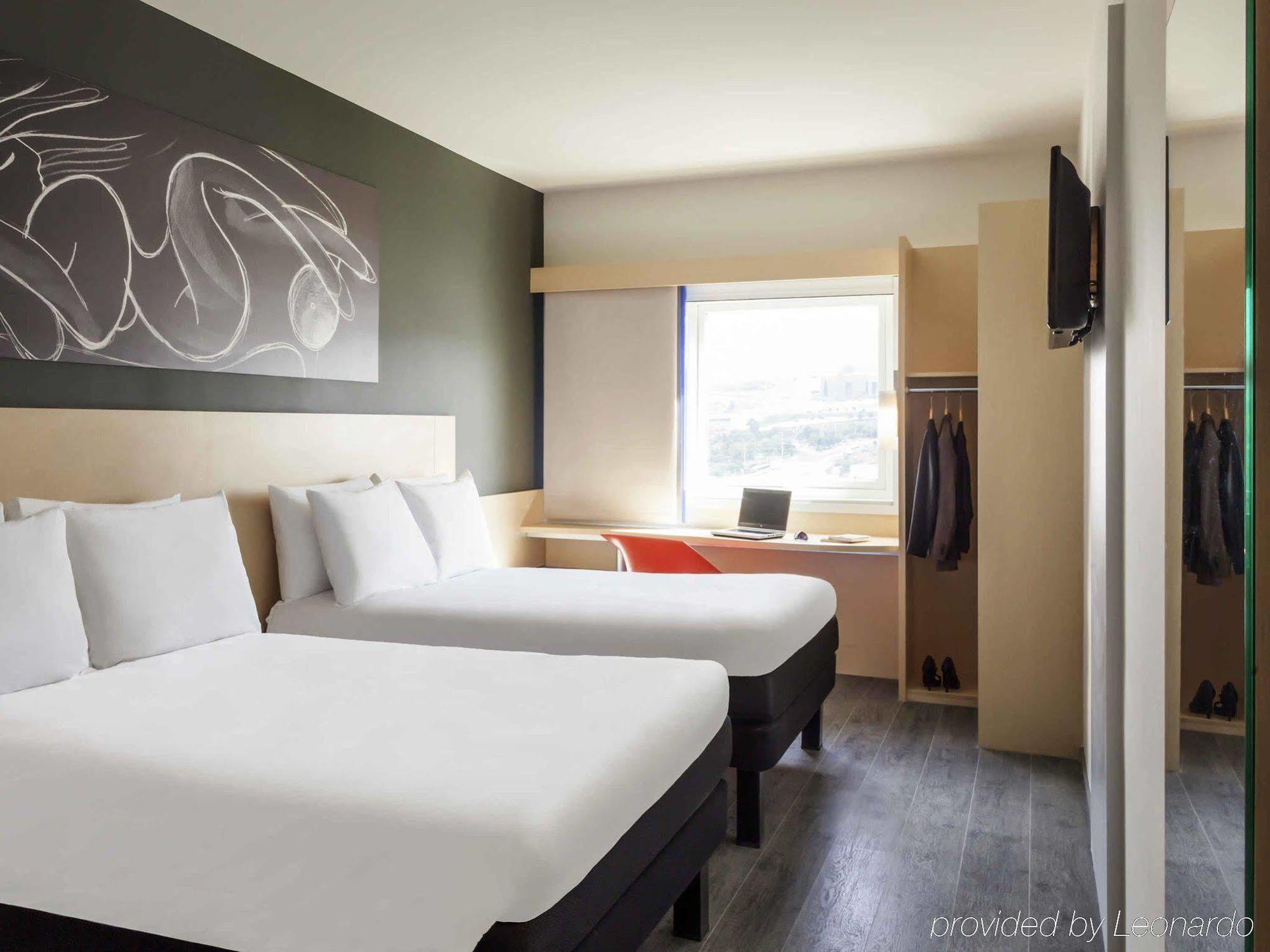 Отель Ibis Керетаро Экстерьер фото